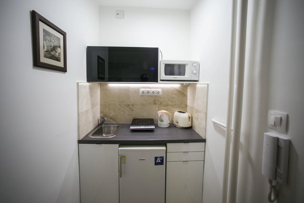 Budapest Downtown Apartments With Balcony & Optional Garage & Restaurant In The Building Szoba fotó