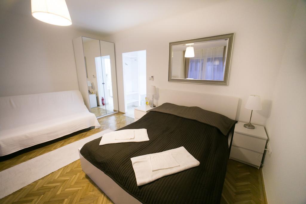 Budapest Downtown Apartments With Balcony & Optional Garage & Restaurant In The Building Szoba fotó