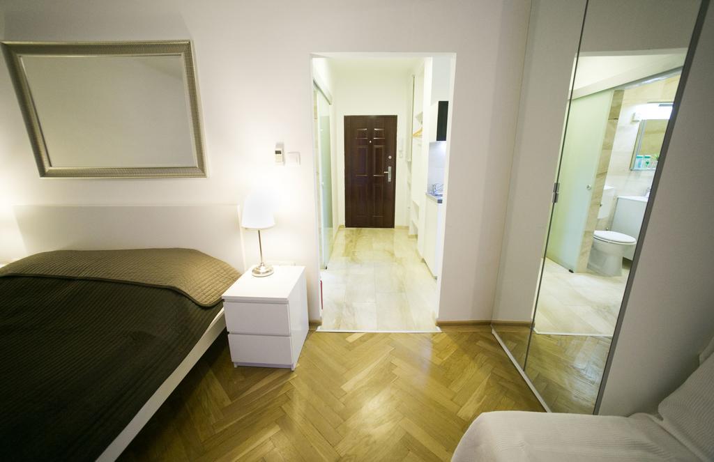 Budapest Downtown Apartments With Balcony & Optional Garage & Restaurant In The Building Szoba fotó
