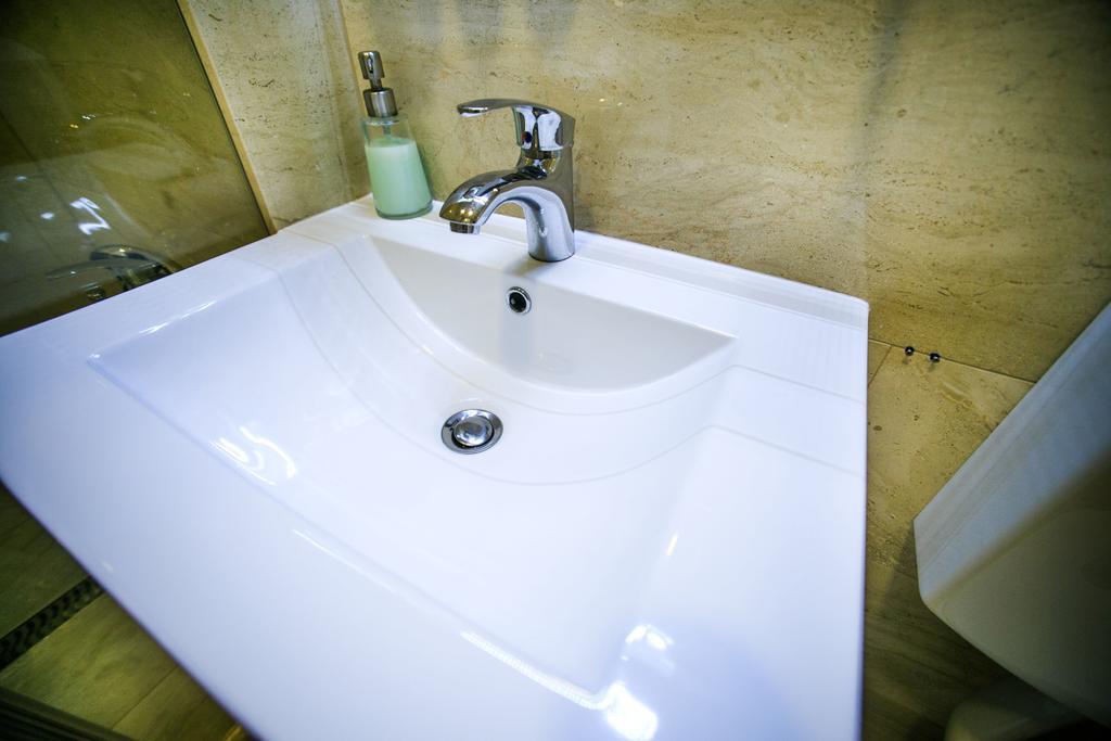 Budapest Downtown Apartments With Balcony & Optional Garage & Restaurant In The Building Szoba fotó