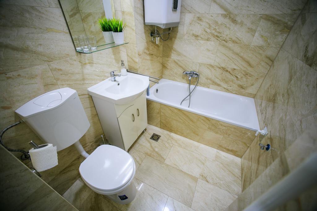 Budapest Downtown Apartments With Balcony & Optional Garage & Restaurant In The Building Szoba fotó