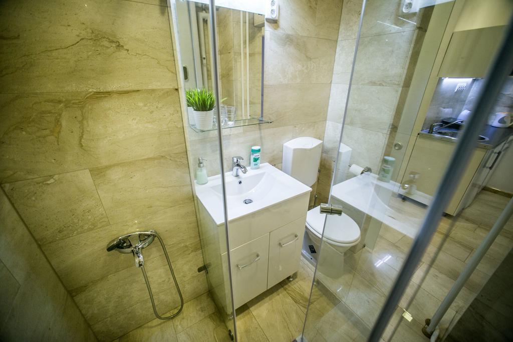Budapest Downtown Apartments With Balcony & Optional Garage & Restaurant In The Building Szoba fotó
