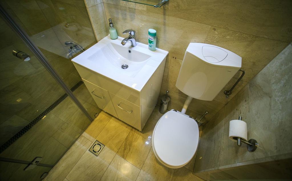 Budapest Downtown Apartments With Balcony & Optional Garage & Restaurant In The Building Szoba fotó