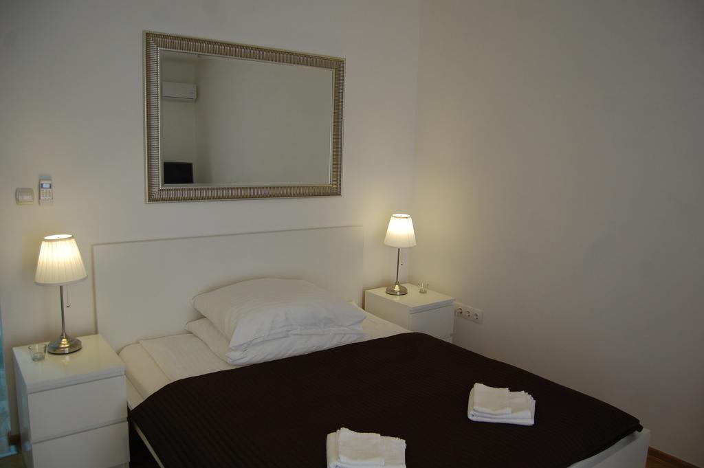 Budapest Downtown Apartments With Balcony & Optional Garage & Restaurant In The Building Kültér fotó