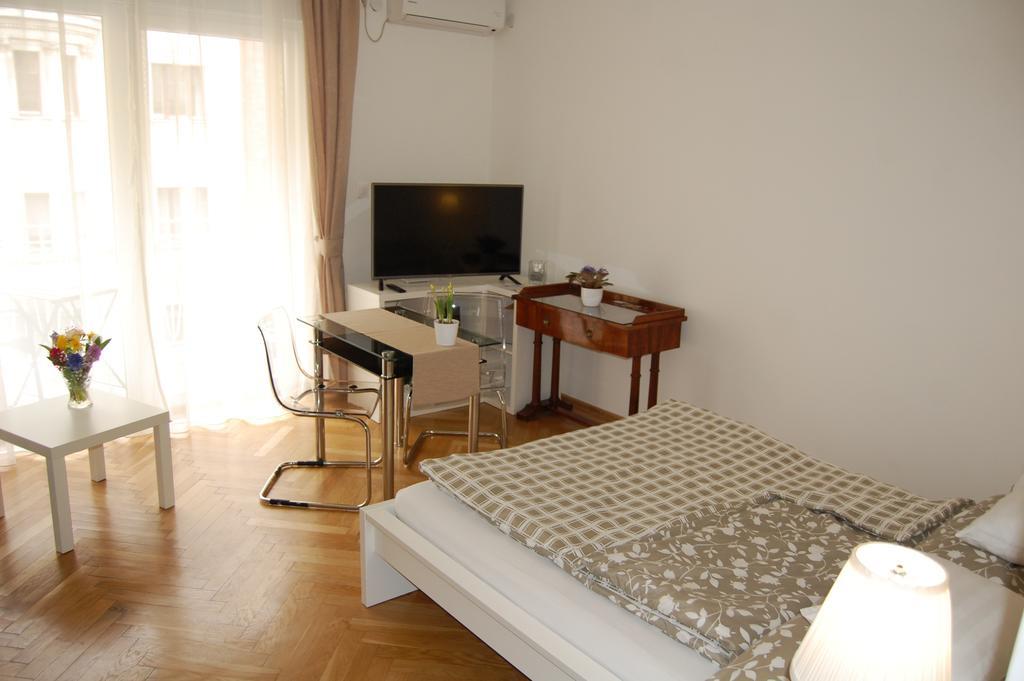 Budapest Downtown Apartments With Balcony & Optional Garage & Restaurant In The Building Kültér fotó