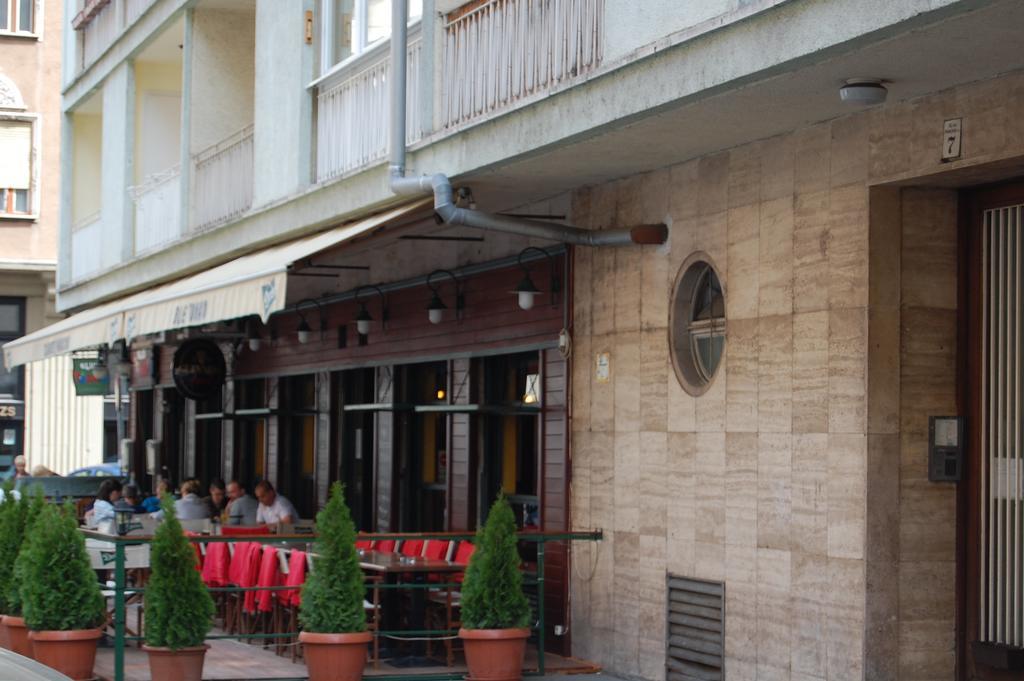 Budapest Downtown Apartments With Balcony & Optional Garage & Restaurant In The Building Kültér fotó