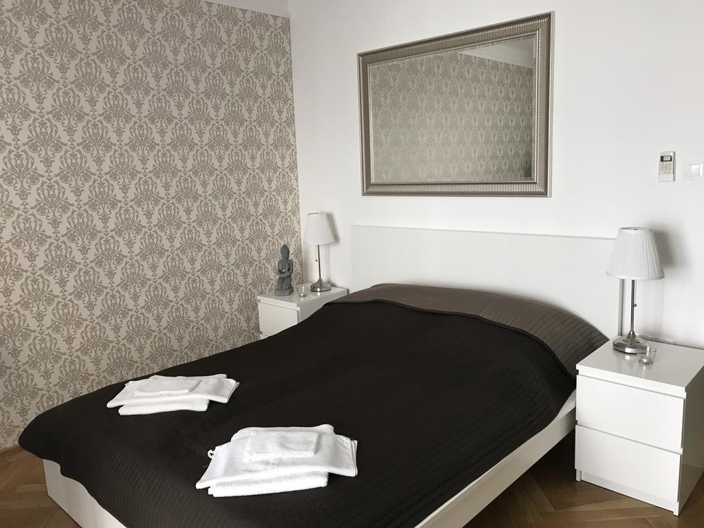 Budapest Downtown Apartments With Balcony & Optional Garage & Restaurant In The Building Kültér fotó