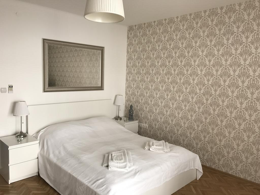 Budapest Downtown Apartments With Balcony & Optional Garage & Restaurant In The Building Kültér fotó